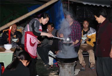 足迹之一：震后发出紧急募捐倡议