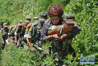 8月11日,暴雨挡不住爱的传递