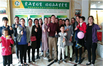 井岗大叔用一部手机燃起农村大妈封存多年的致富梦想