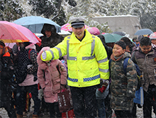 &ldquo;护学奔跑哥&rdquo;侍东亮