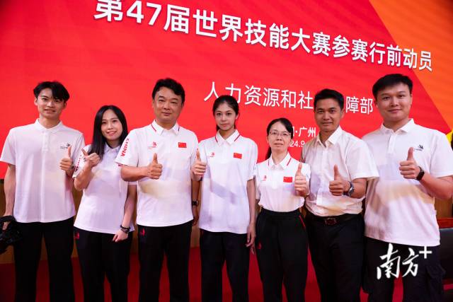 世赛商品展示技术团队合影