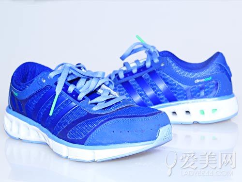  走路时脚会痛？7个脚症状千万别忽视！ 