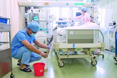 医院里的男护士