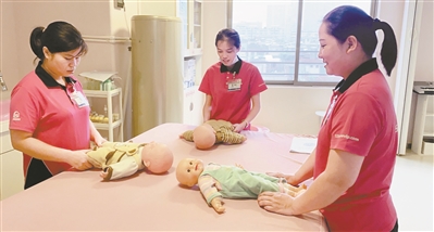 育婴师排行_被育婴师虐待婴儿身上做了2个支架家属发声(2)