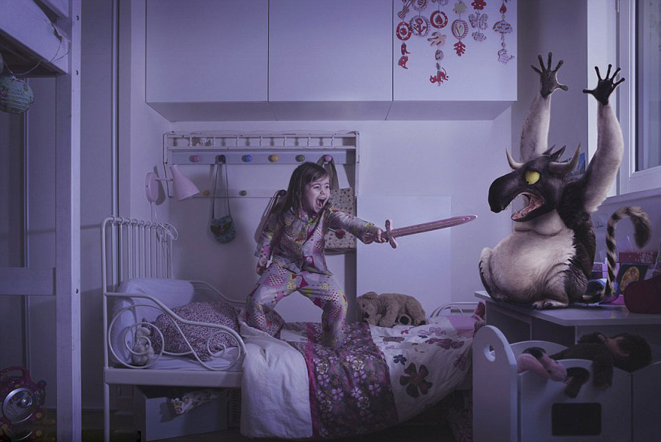 法摄影师创意照展现儿童勇战梦中怪兽