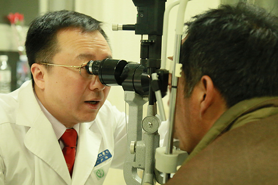 同仁医院急诊科：除夕夜的烟花之伤