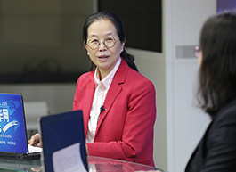 孙宁玲与主持人交流