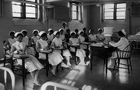 我国最早开展的高等护理教育