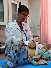 &ldquo;爱心医生&rdquo;贾晨光：呼唤多方力量救助贫困患儿