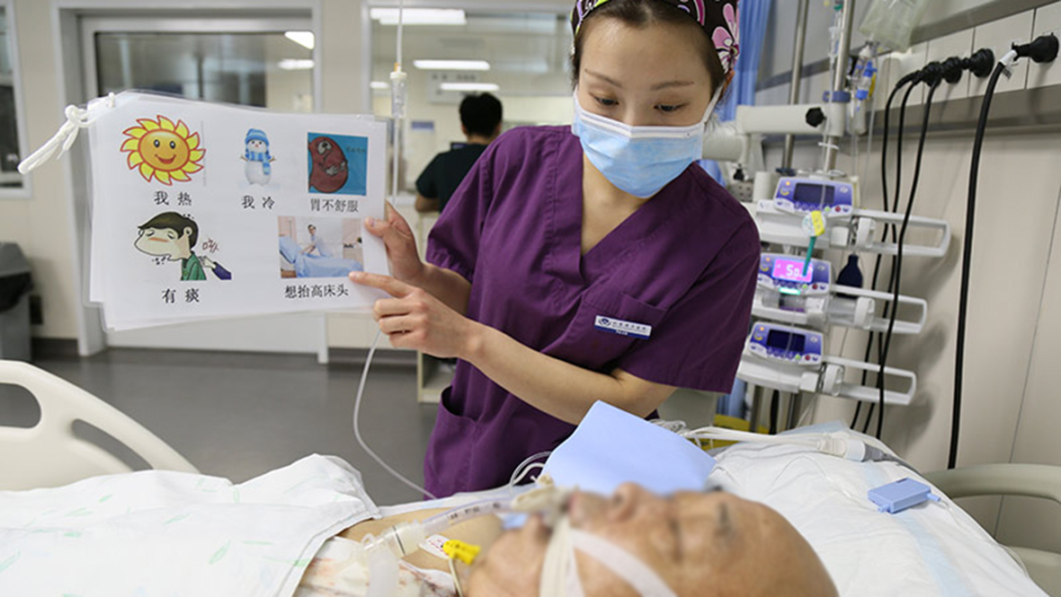 北京护士的一天：十项全能的&ldquo;紫衣天使&rdquo;