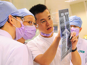 探访北大口腔医院全科医师：&ldquo;拔补镶洗&rdquo;一站诊治