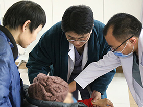 除夕夜的急诊科现场