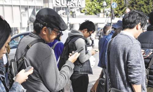 老年手机族：别把&ldquo;老眼昏花&rdquo;不当事