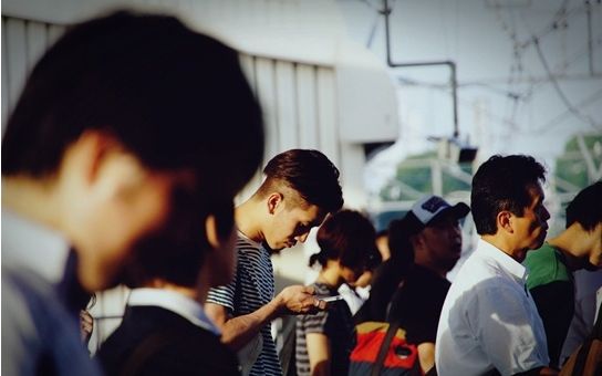 95%受访者有不良手机用眼习惯