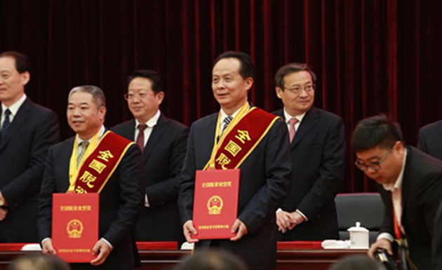 好医生药业集团董事长耿福能荣获2018年脱贫攻坚奉献奖