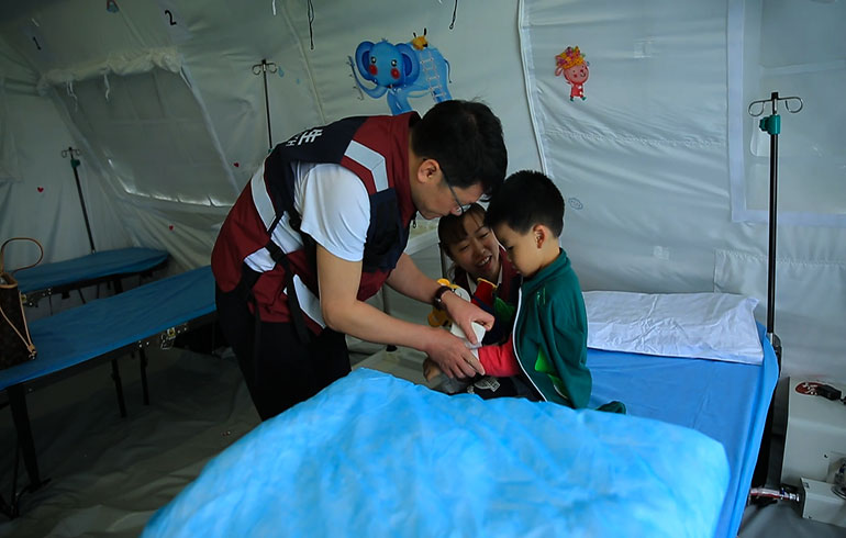 致敬伟大改革｜对话40年，讲述身边的健康故事（第十四集）&mdash;&mdash;白衣卫士：与时间赛跑