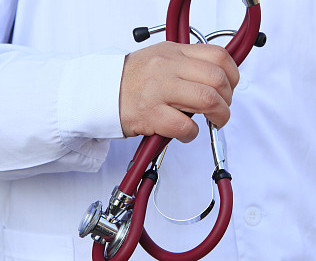 必胜！武汉协和医院西院31名护士剪发抗&ldquo;疫&rdquo;