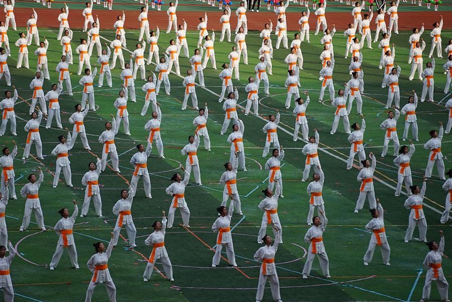 【居家健康】 “宅”到身心俱疲？三招“易筋经”练出一身轻