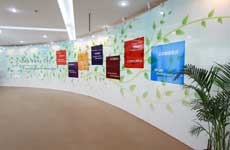 与会代表参观扬子江药物研究院