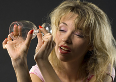 佳节临近，如何妥善救助醉酒者