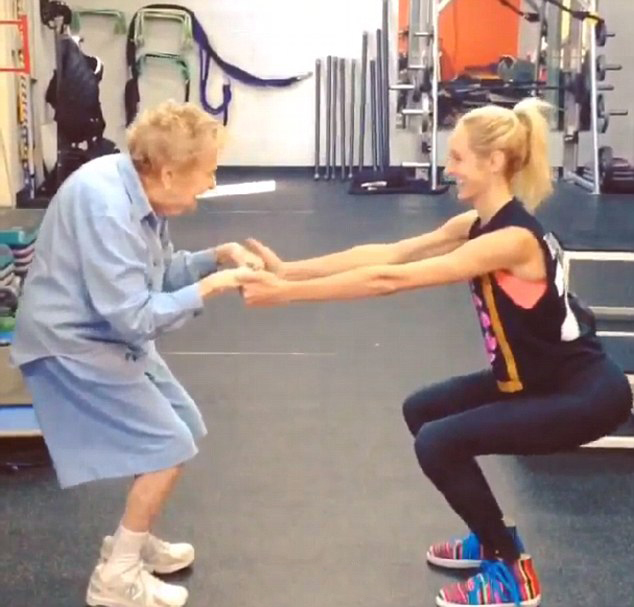美97岁老人健身房锻炼激励他人【图】