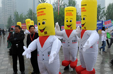 交易会上千奇百怪的展销方式