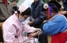 用爱与责任温暖灾区伤员 记赴芦山灾区护士