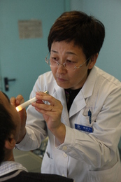 赵红心：艾滋病患者追捧的女医生