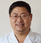 李建雄：对每一位来接种的儿童像自己的孩子