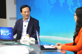 刘忠军解答主持人提问