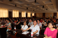 医务人员听讲座