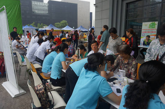 莲花商圈团委建"爱心市集"