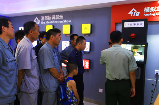 共筑泉城梦-消防安全走进领秀城高层体验室