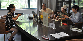 共建社区文化 市图书馆办龙泉苑画展