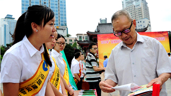 建行宾阳支行送金融服务到社区