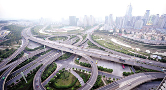 江南绕城高速路沿线房屋外立面换新颜