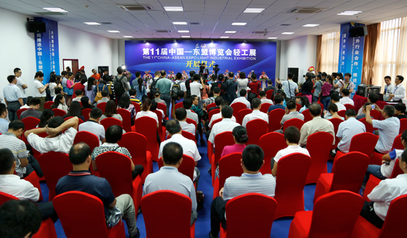 第11届中国—东盟博览会轻工展在南宁华南城盛大举办