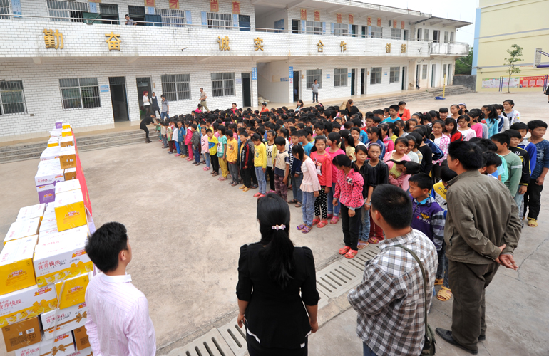 中国梦·发现之旅·广西行—新华网携手娃哈哈营养关爱情满春“晓”大型公益活动