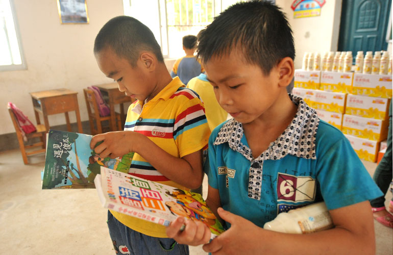 中国梦·发现之旅·广西行—新华网携手娃哈哈营养关爱情满春“晓”大型公益活动