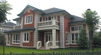 青浦一别墅区:业主私圈绿地搭车库