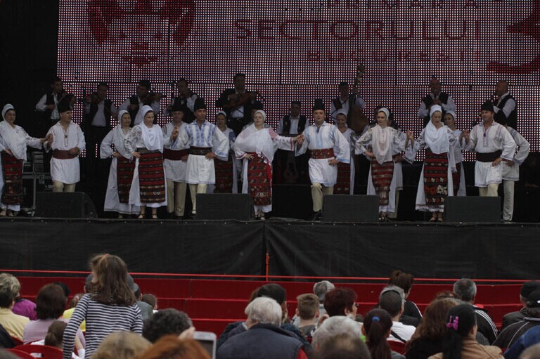 布加勒斯特市民休闲过"五一"（高清组图）