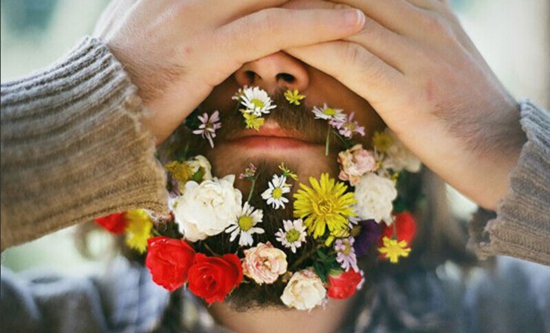 国外另类拍照方式 胡子插花艺术