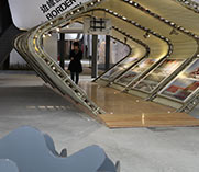 一张张笑脸 记录了城市发展