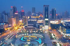 成都84市民走进工地 零距离体验保障房修建