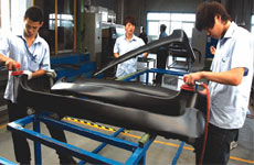 驻区汽车企业的生产车间