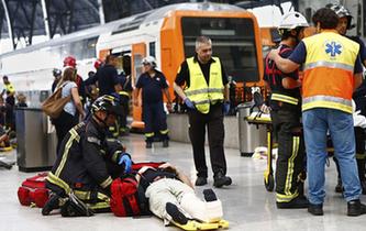 西班牙巴塞罗纳发生列车事故造成48人受伤
