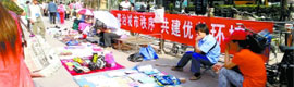 北京光明楼小区"小市场"占道堵交通