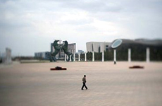 房产泡沫集中三四线城 地方卖地造"鬼城"