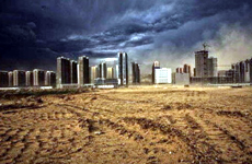 楼市危机四伏 “拆弹”迫在眉睫