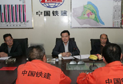 中国铁建积极响应新华房产“高温倡议”